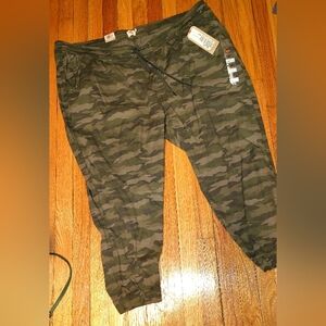 Levi's Green Camo Joggers